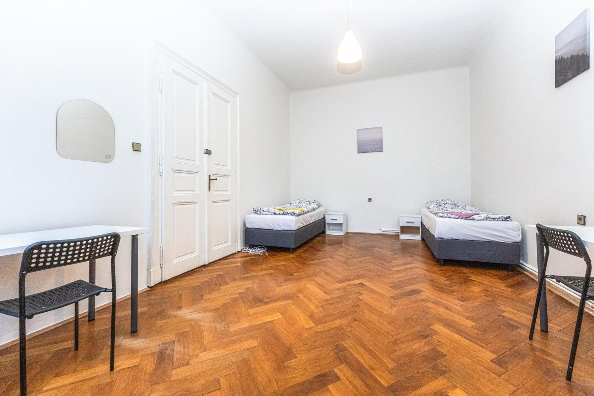Legerova Apartments ปราก ภายนอก รูปภาพ